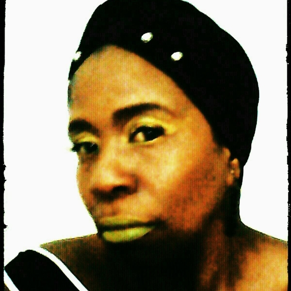 Meet your Posher, Basque Rene'e - Picture 9 of 16